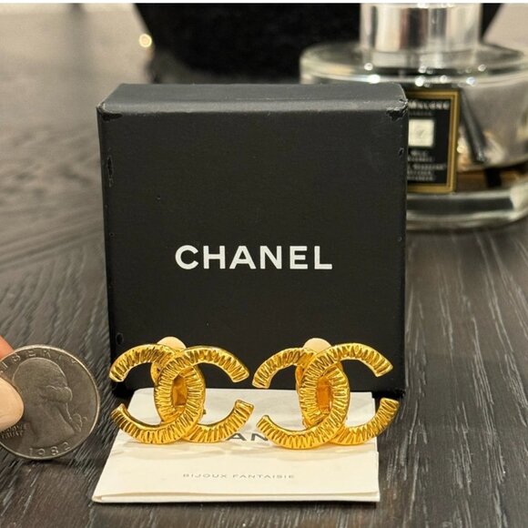 Chanel Vintage 24k Gold Plated Chanel CC Clip On Earrings with COA 3rd party - Picture 8 of 10